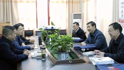 新春送暖寄厚望 施秉縣委書記肖俊一行赴縣文聯調研，共話文藝創作新篇章